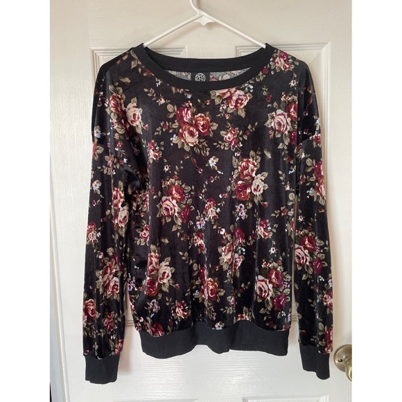 2/$12🌿 Bobeau NWOT Velvet Floral Long Sleeve Top - Black / Red - Picture 1 of 5